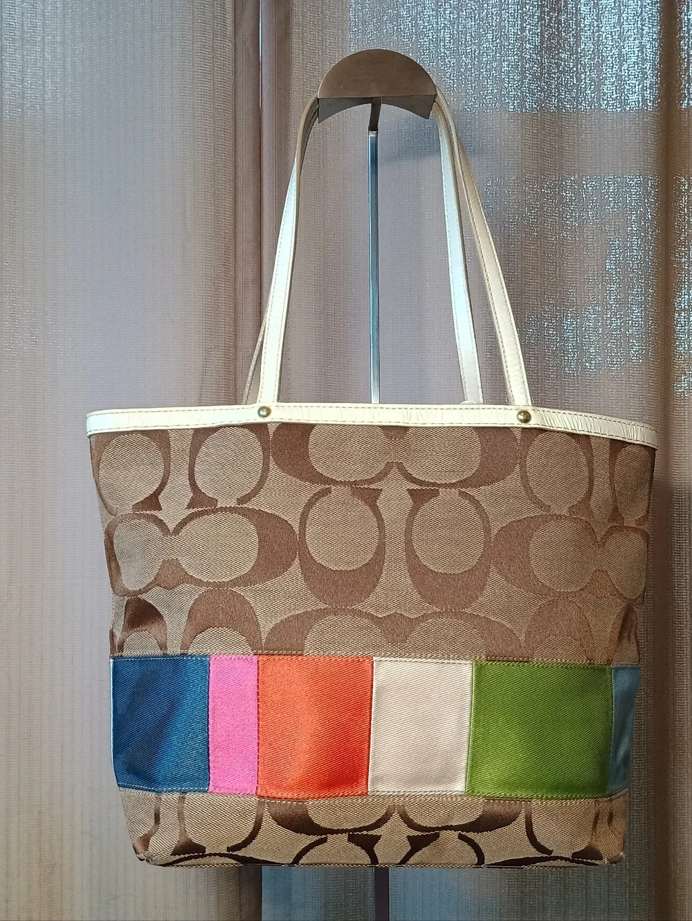 Coach - Picture 2 of 7